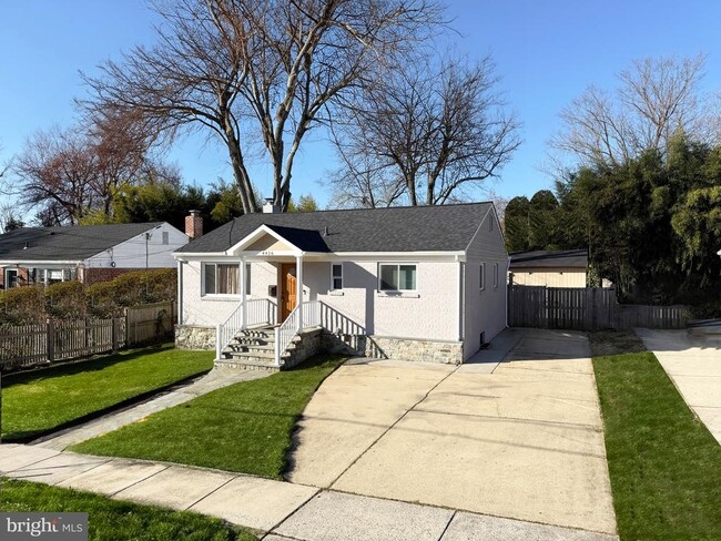 Building Photo - 4416 Hallet St