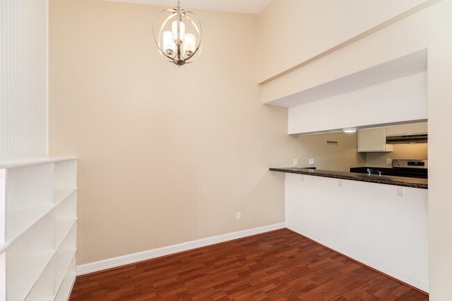 Building Photo - 7140 N Holiday Dr