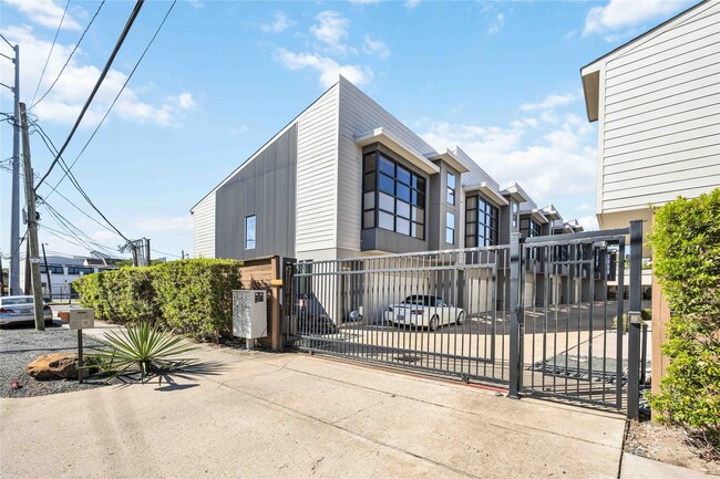 Building Photo - 1023 Bonner St