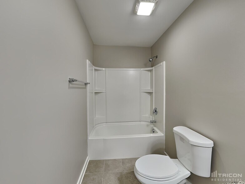 Building Photo - 930 Corvus Ct