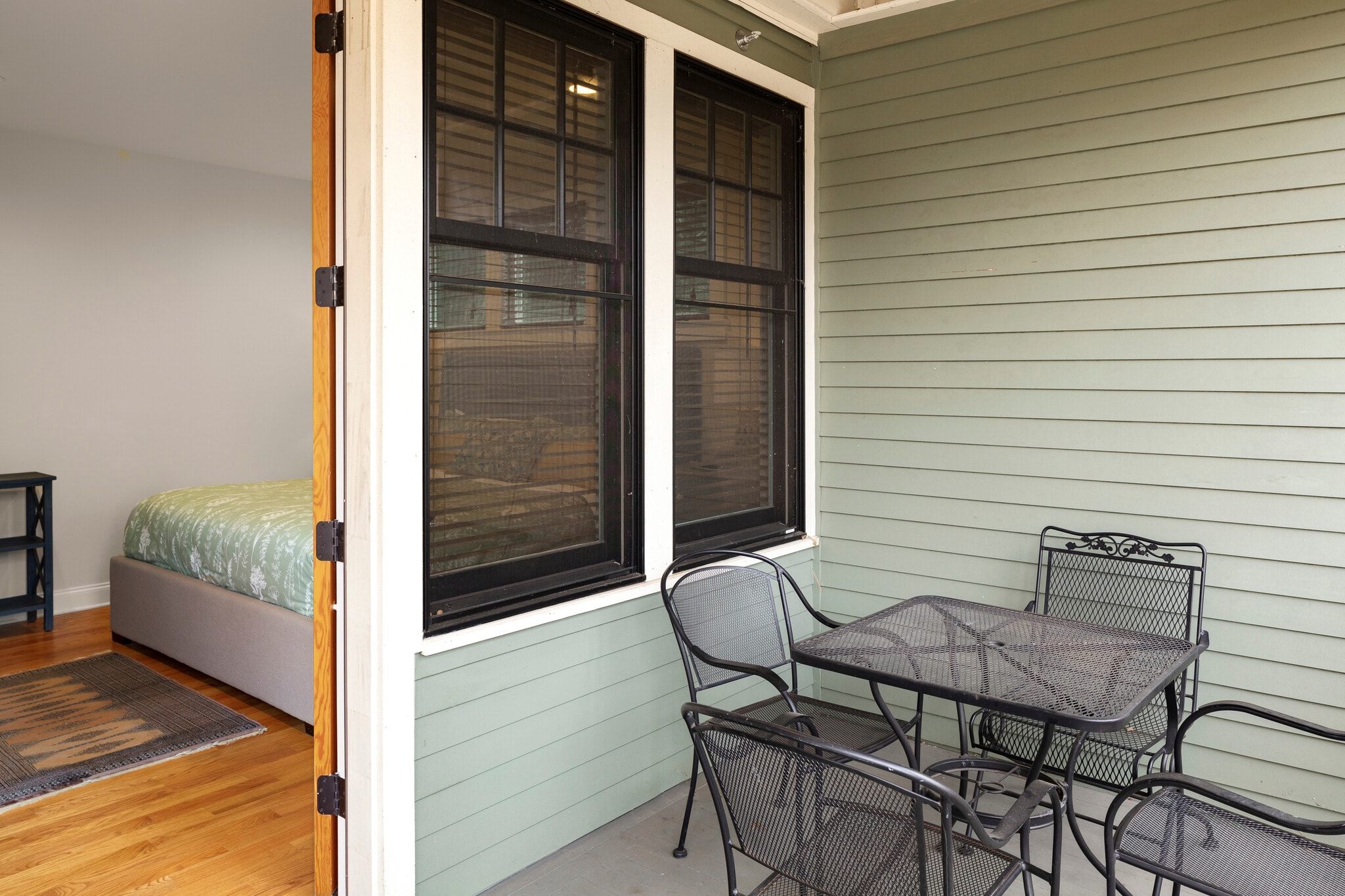 Building Photo - 279 E Chestnut St