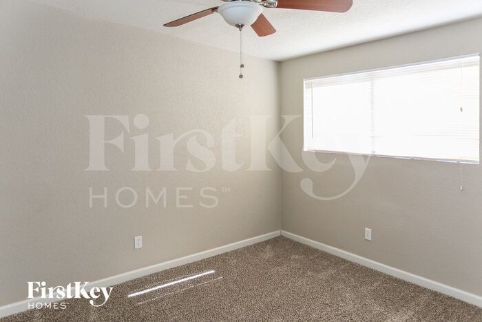 Building Photo - 5748 N 31st Ave