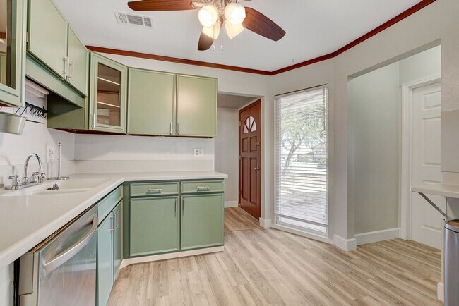 Building Photo - Charming Single-Story Home in Prime Northwest Location