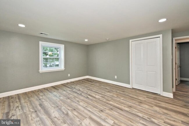 Building Photo - 205 Maple Ave