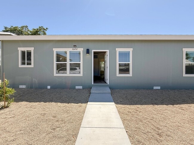 Building Photo - ~ AVAILABLE NOW ~ DUPLEX (LEFT)