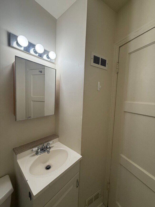 Building Photo - 577 Curtin Ln