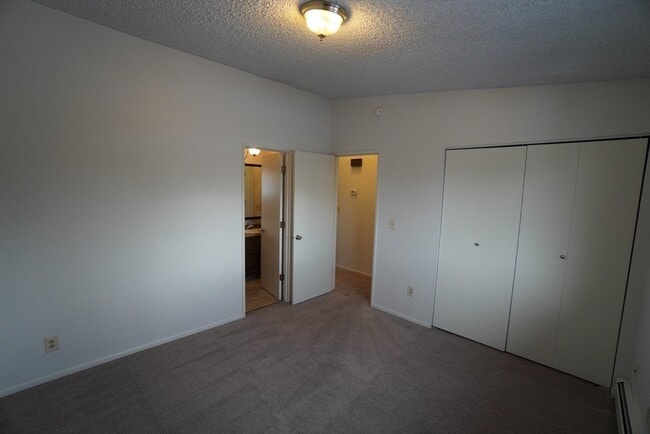 Building Photo - 3 Bedroom East Anchorage Condo!