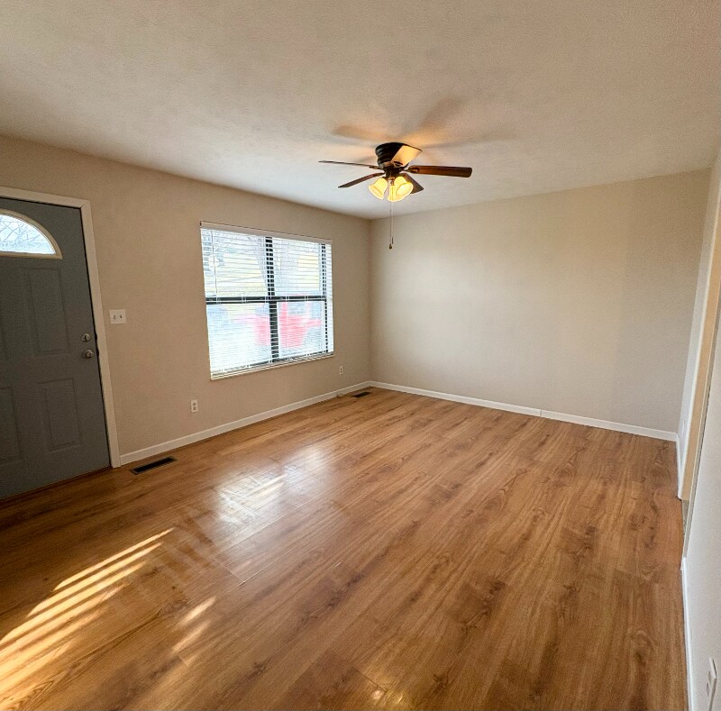 Building Photo - 412 Meadowview Ln