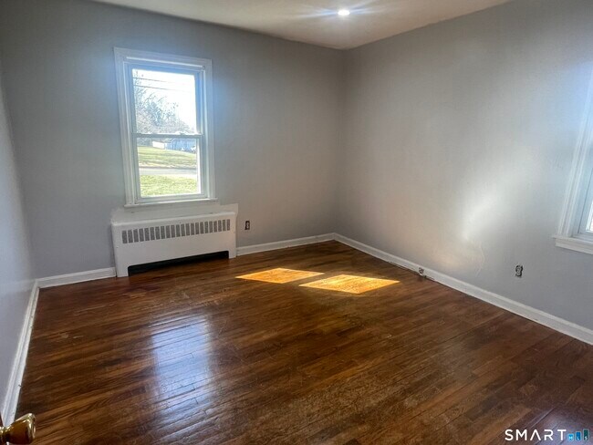 Building Photo - 521 Mill St