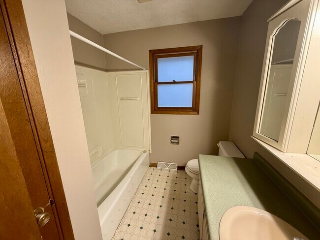 Primary Photo - 2285 Highview Dr