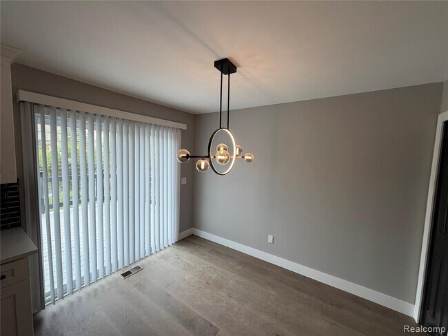 Building Photo - 5140 Woodrun Ct
