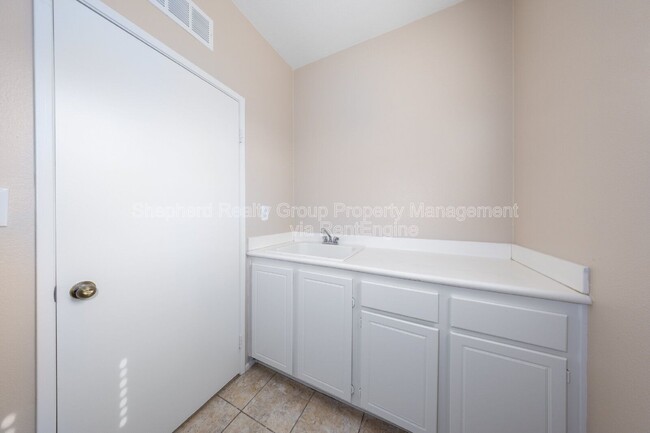 Building Photo - 2985 Breezy Meadow Cir