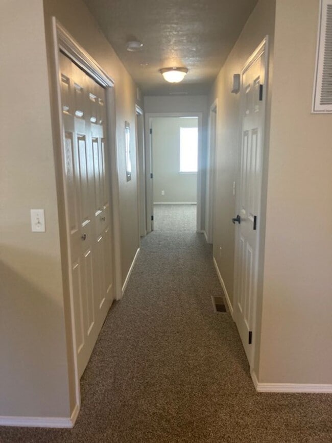 Building Photo - AB1436