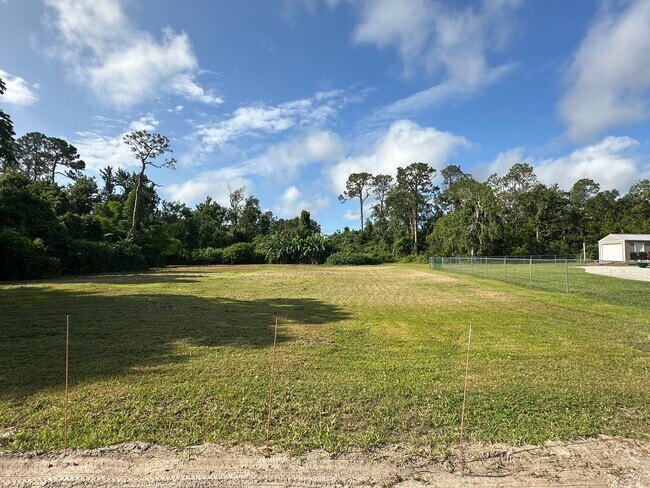 Building Photo - ***Spacious Country Living with Modern Com...