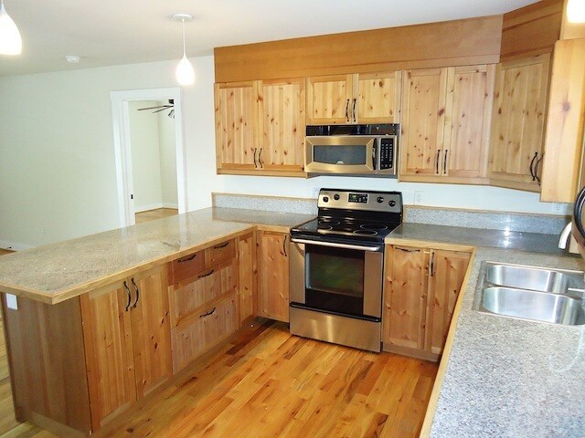 Building Photo - 225 Pearl St