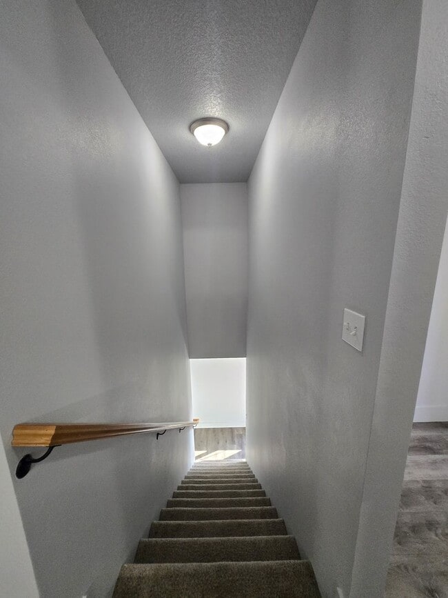 Building Photo - 3 Bedroom 2.5 Bathroom in Winlock