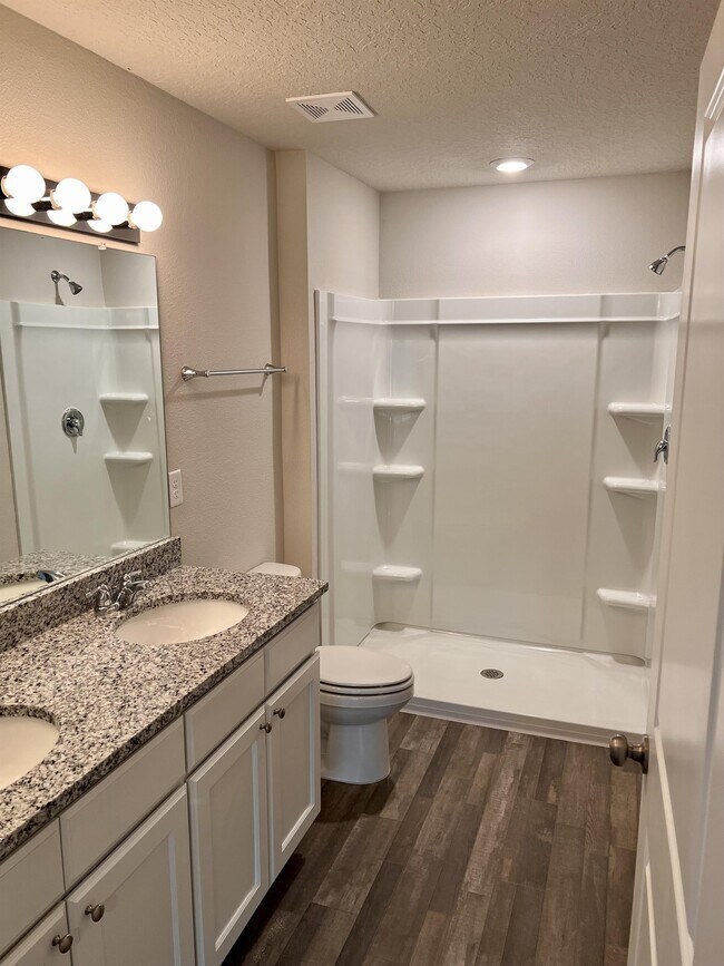 Building Photo - 6652 N Bedstrow Blvd