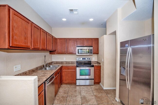 Building Photo - 3565 W 22nd St