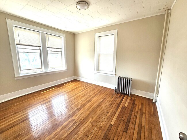 Building Photo - 382 Bloomfield Ave