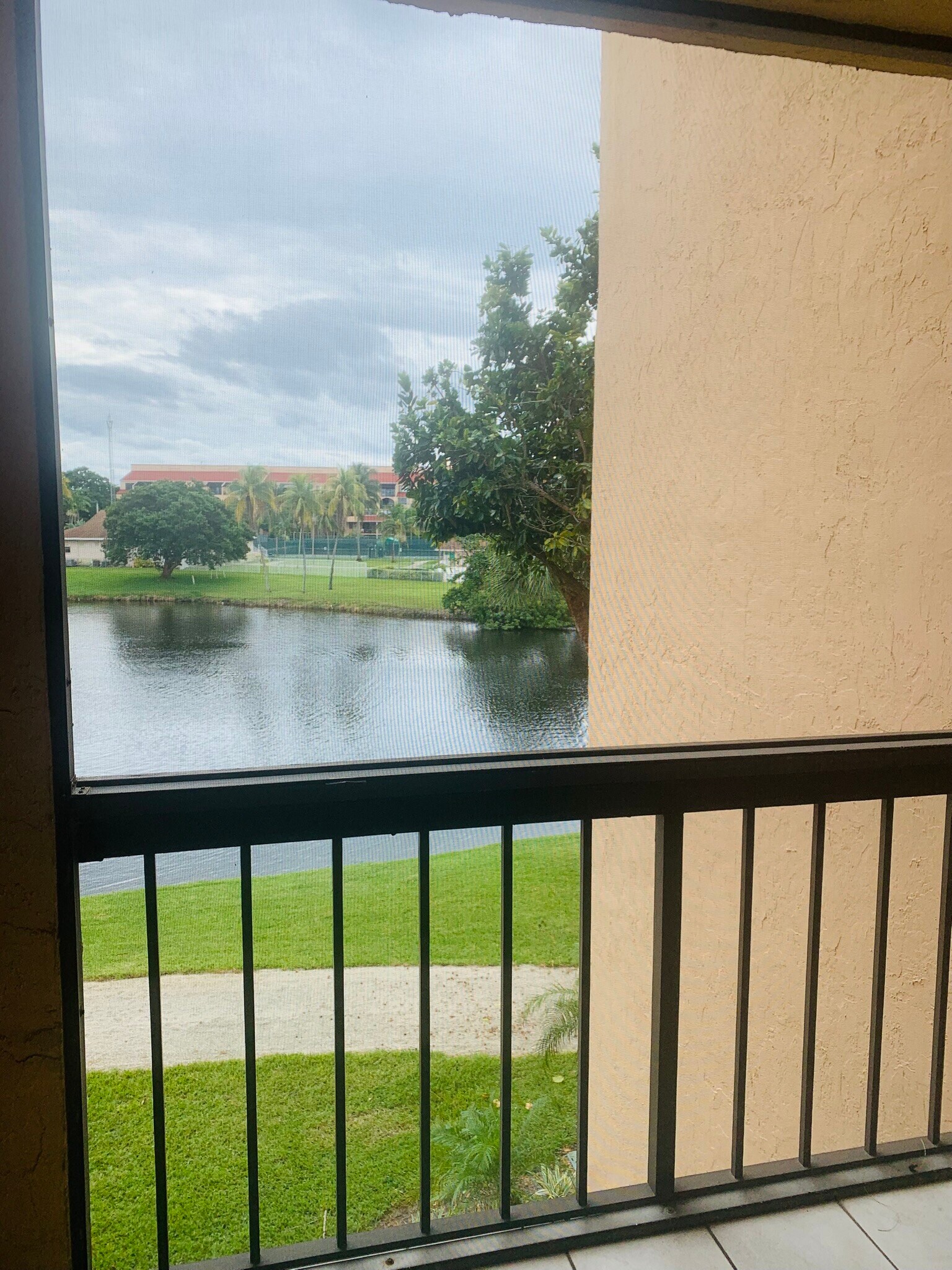 Balcony with lake and tennis court view - 950 Egret Cir