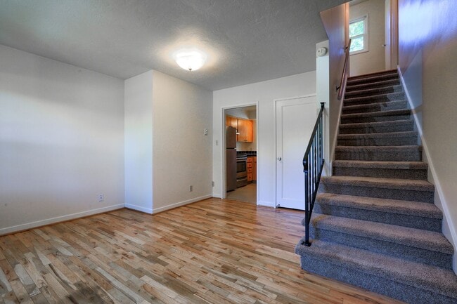 Building Photo - Timeless 1 Bedroom Mid-Century Townhouse!