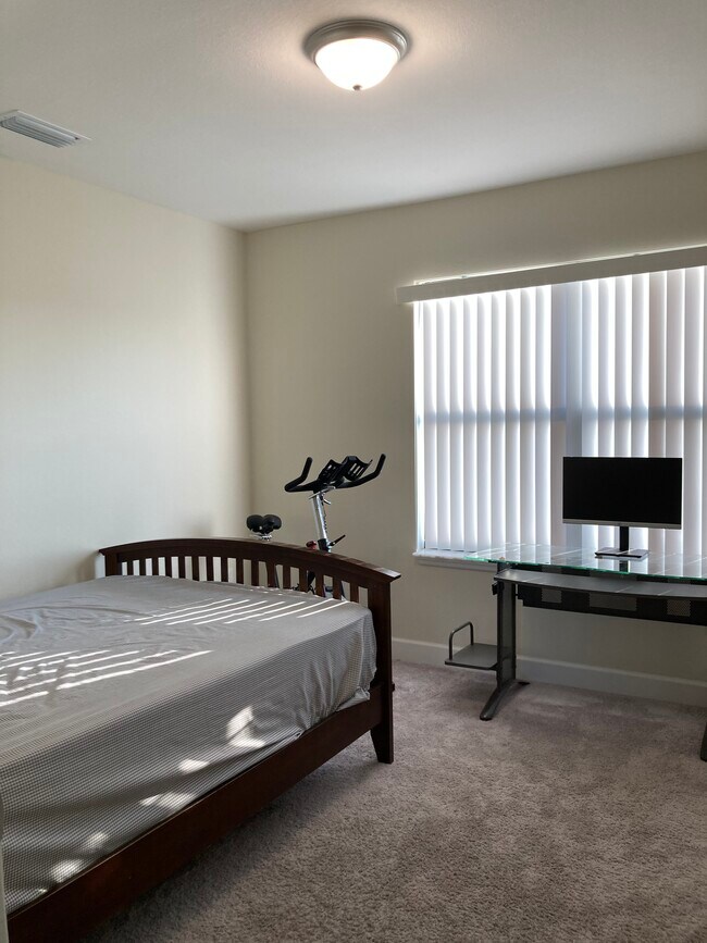 Building Photo - 350 Piper Ave