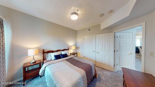 Building Photo - 2230 Beach Dr