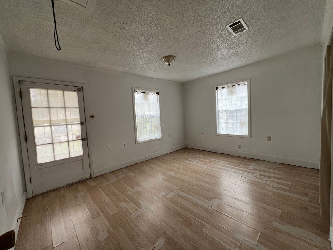 Building Photo - 4734 Wyandotte St