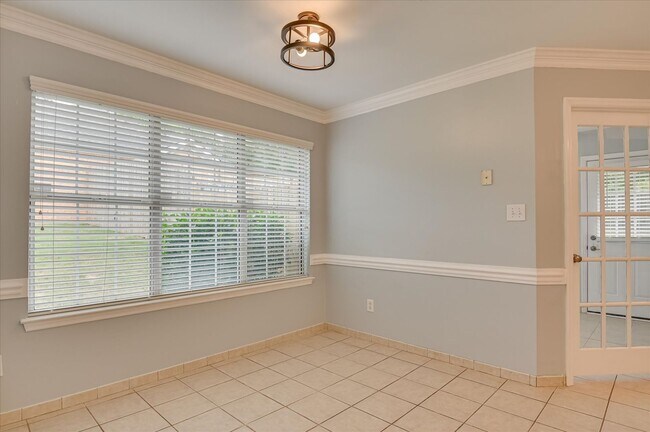 Building Photo - 1094 Maple Ridge Ct