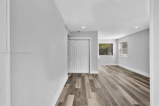 Building Photo - 329 SW 1st Ct