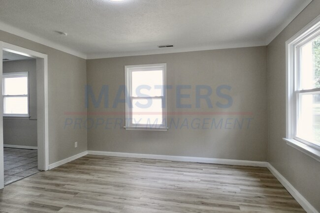 Building Photo - 5133 Adella St