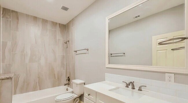 Building Photo - MOVE IN READY