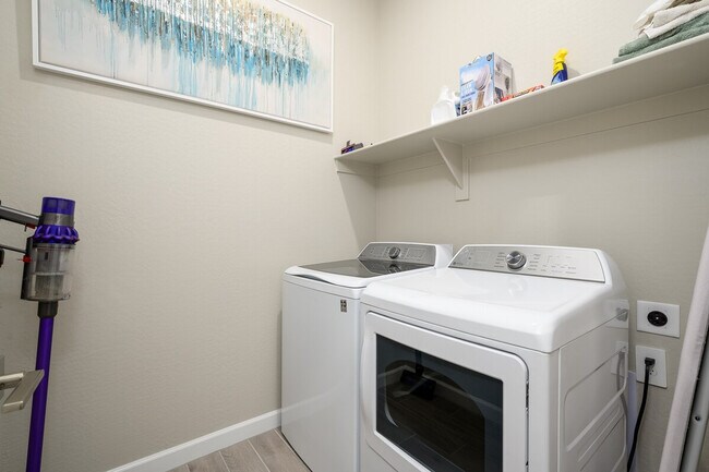 Building Photo - 5972 E Sinclair St