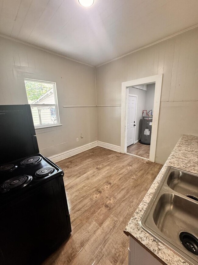 Building Photo - Charming Family Home in the Heart of Carterville