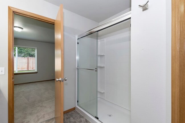 Building Photo - Spacious 4-Bedroom Home on a Tranquil Cul-de-Sac in Puyallup