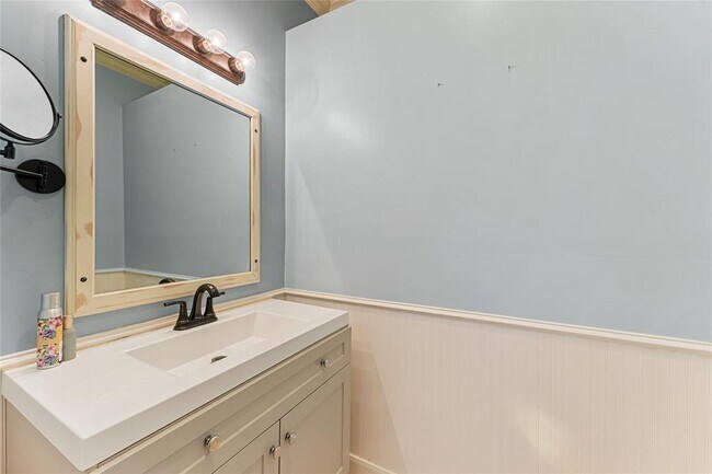 Building Photo - 893 County Rd 2267