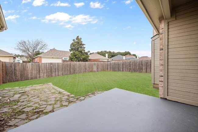 Building Photo - 7700 Glenoaks Dr