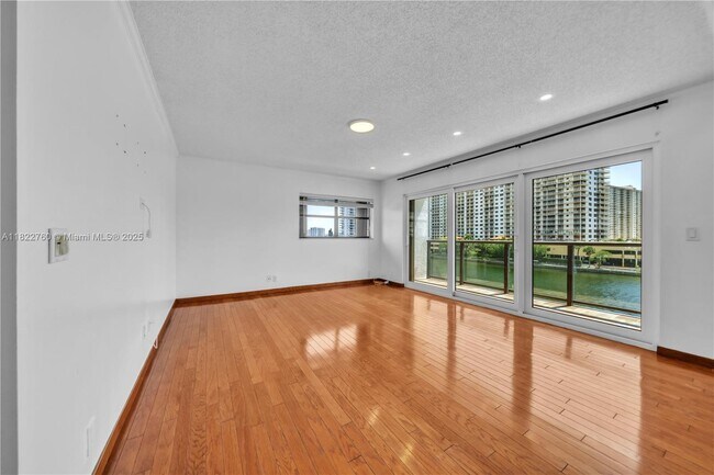 Building Photo - 4000 NE 168th St