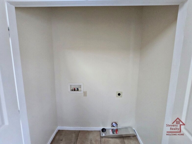 Building Photo - 1090 N Washington Ave