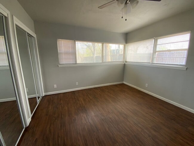 Building Photo - 3 bedroom 2 bath with bonus rooms - Bethany Schools!