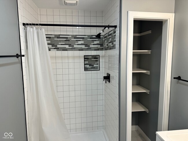 Building Photo - 310 S Nebraska St