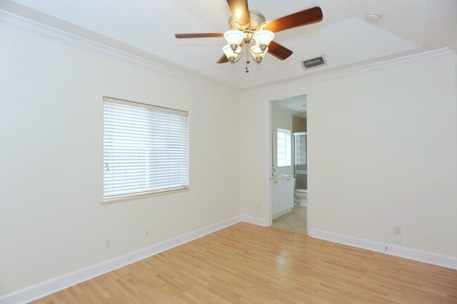 Building Photo - Annual Rental - Single Family Home Naples Park!