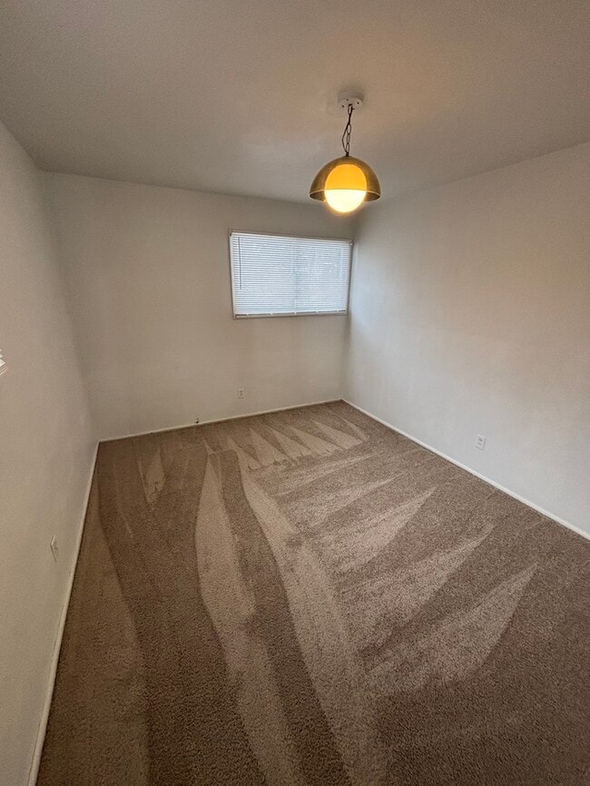 Building Photo - Lovely 3-Bedroom Home with Natural Light a...