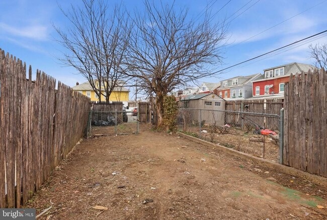 Building Photo - 25 Lily St