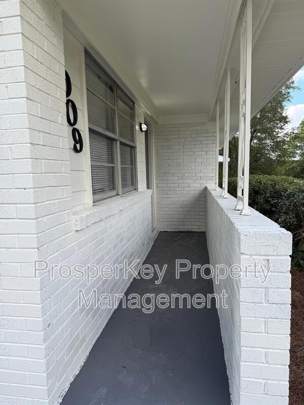Building Photo - 4009 Ester Dr SW