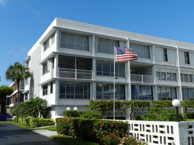 Boutique small building - 10230 Collins Ave