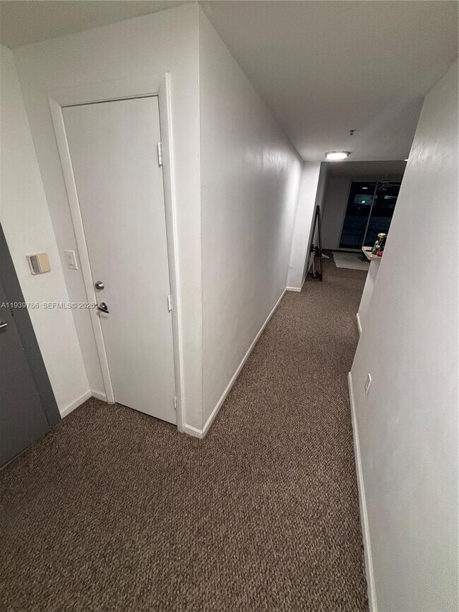 Building Photo - 185 SE 14th Terrace