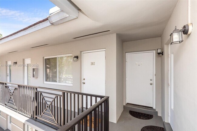 Building Photo - 81 Edgewater Dr