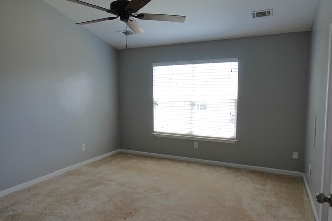 Building Photo - 202 Elise Dr