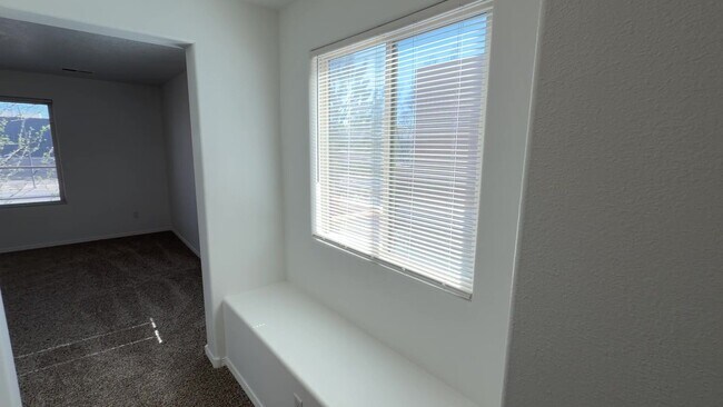 Building Photo - 3 Bedroom Town Home Near Rio Bravo Blvd SE & University Blvd SE In Mesa Del Sol!